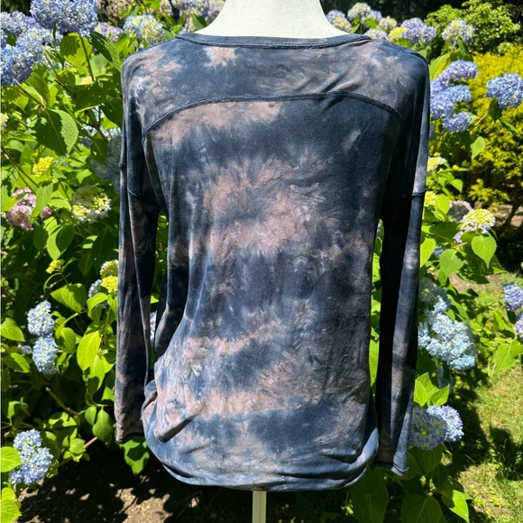 Lululemon to the point long sleeve shirt size 8 - Picture 5 of 7